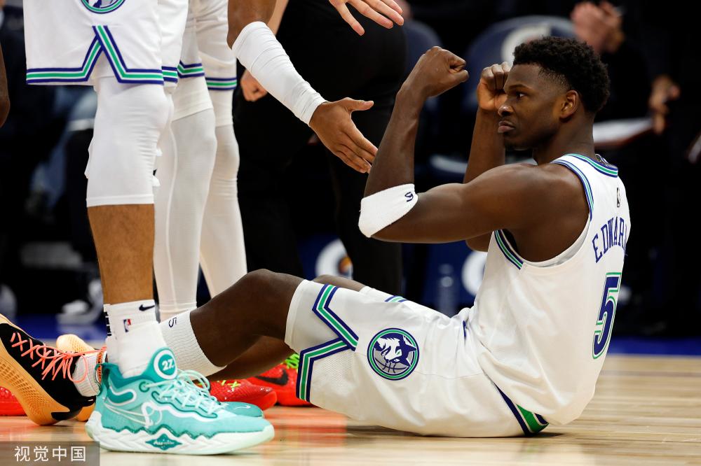 在防守和篮 在防守和篮